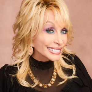 Dolly Parton x Kendra Scott Vintage Gold Statement Chain Necklace - alternate view